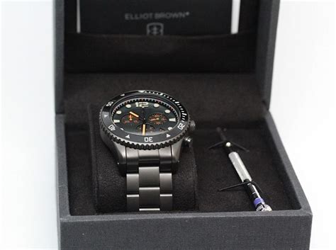 elliot watch review